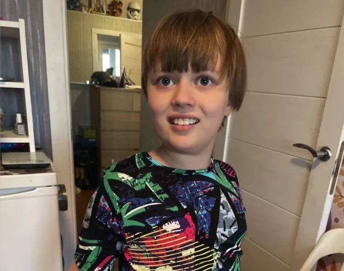 How to help an autistic child stay dressed at home